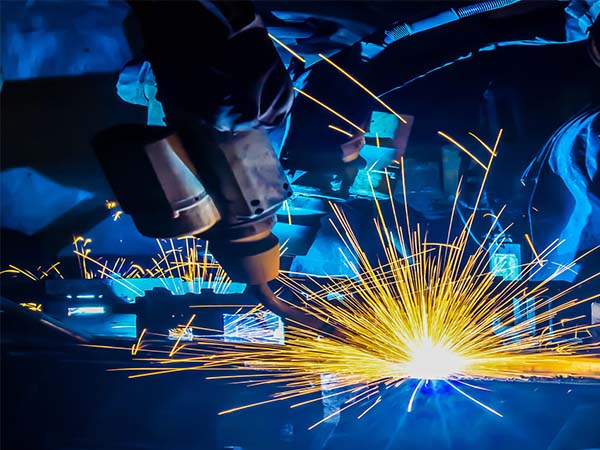自動焊接機(jī)器人成為工業(yè)主流趨勢? 自動焊接機(jī)器人成為工業(yè)主流趨勢?